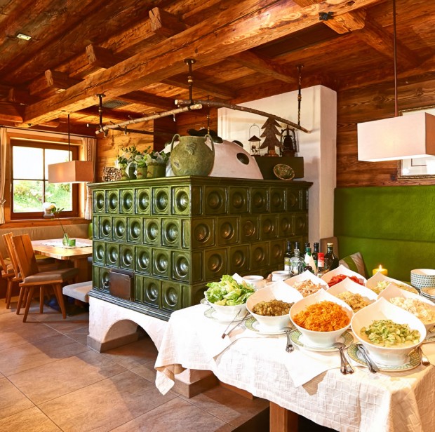 Gaststube mit Salatbuffet