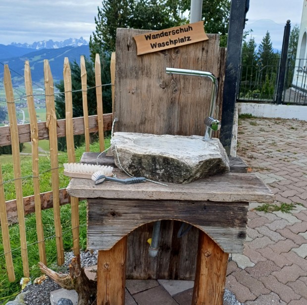 Der neue Schuhwaschplatz beim Waldgasthof