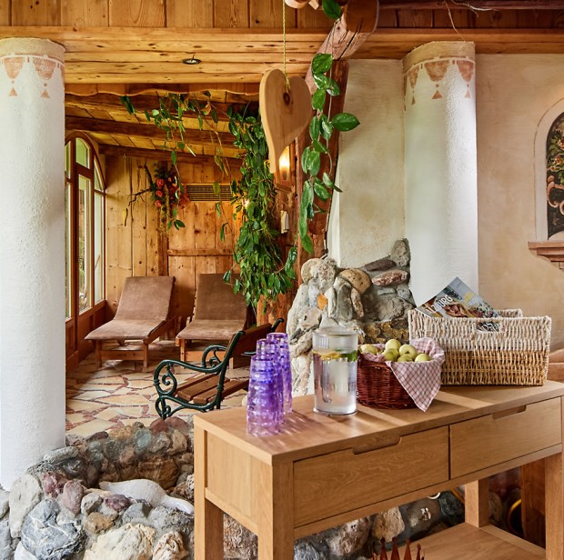 Dekorierter Ruhebereich in der Wellnessoase